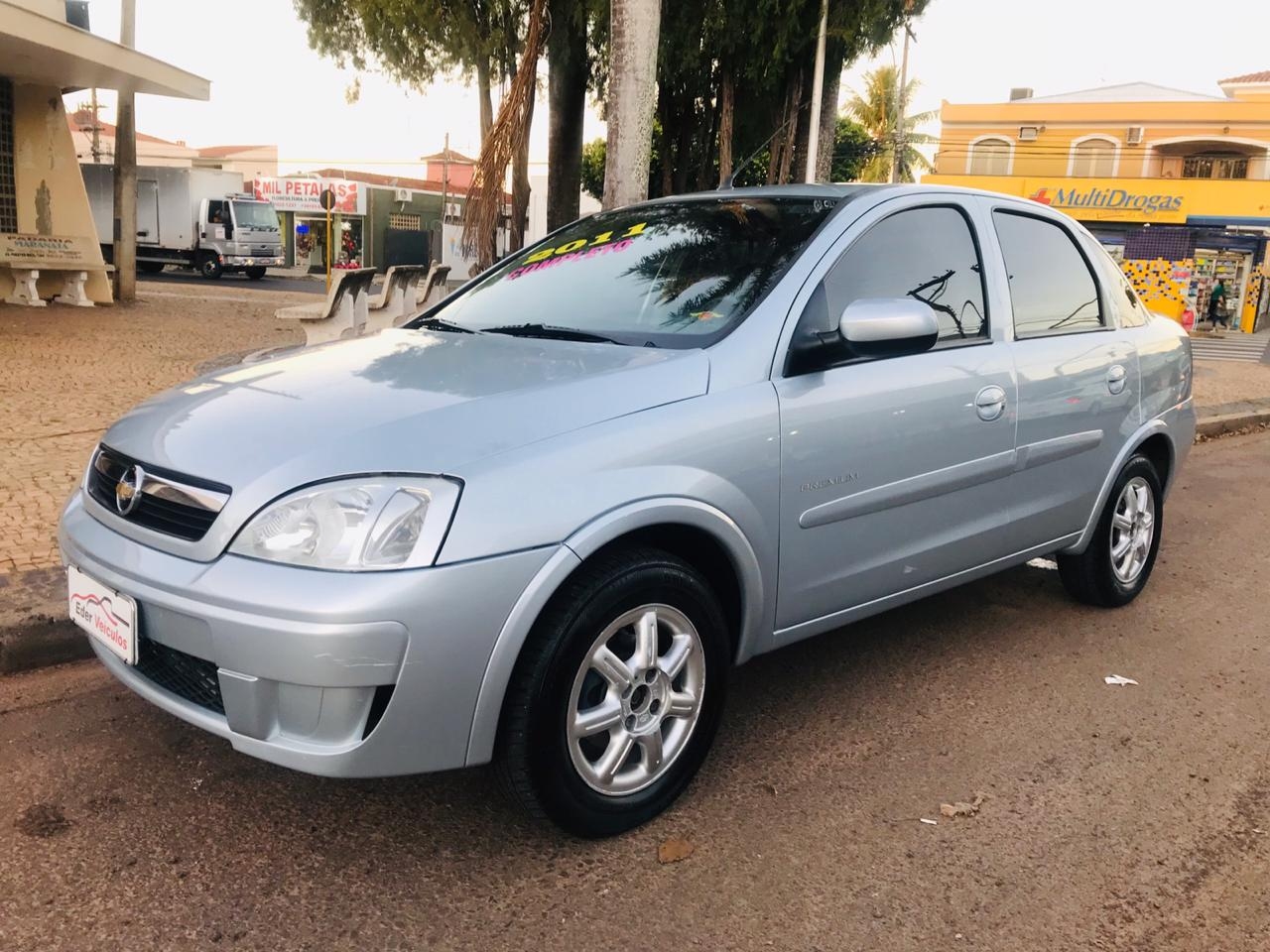 Corsa sedan Premium 1.4 2010 Motor - Uruguai automóveis